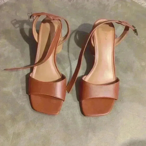 Universal Thread Shoes - Universal Thread heels, brown, size 8.5